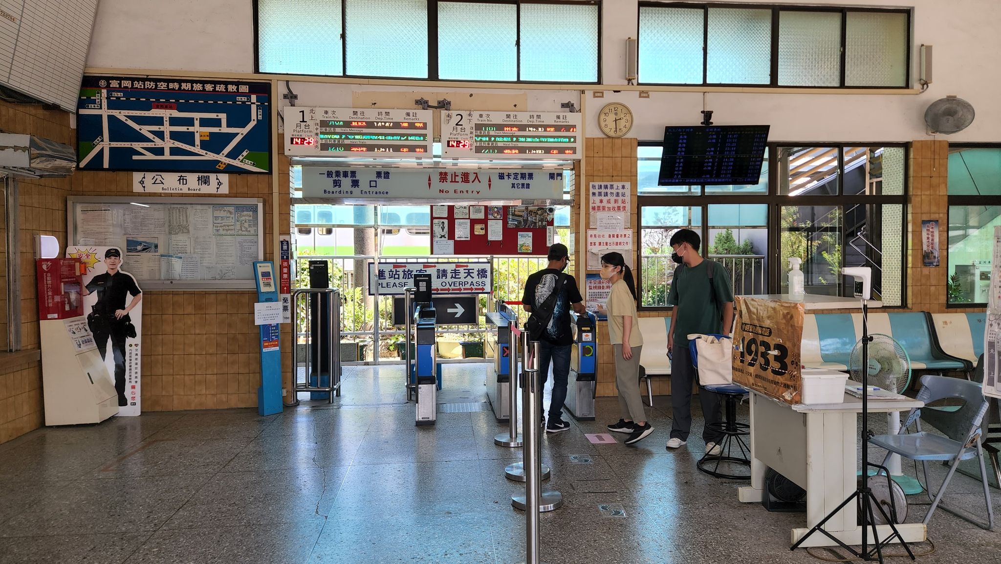 富岡車站剪票口。洪俊傑攝