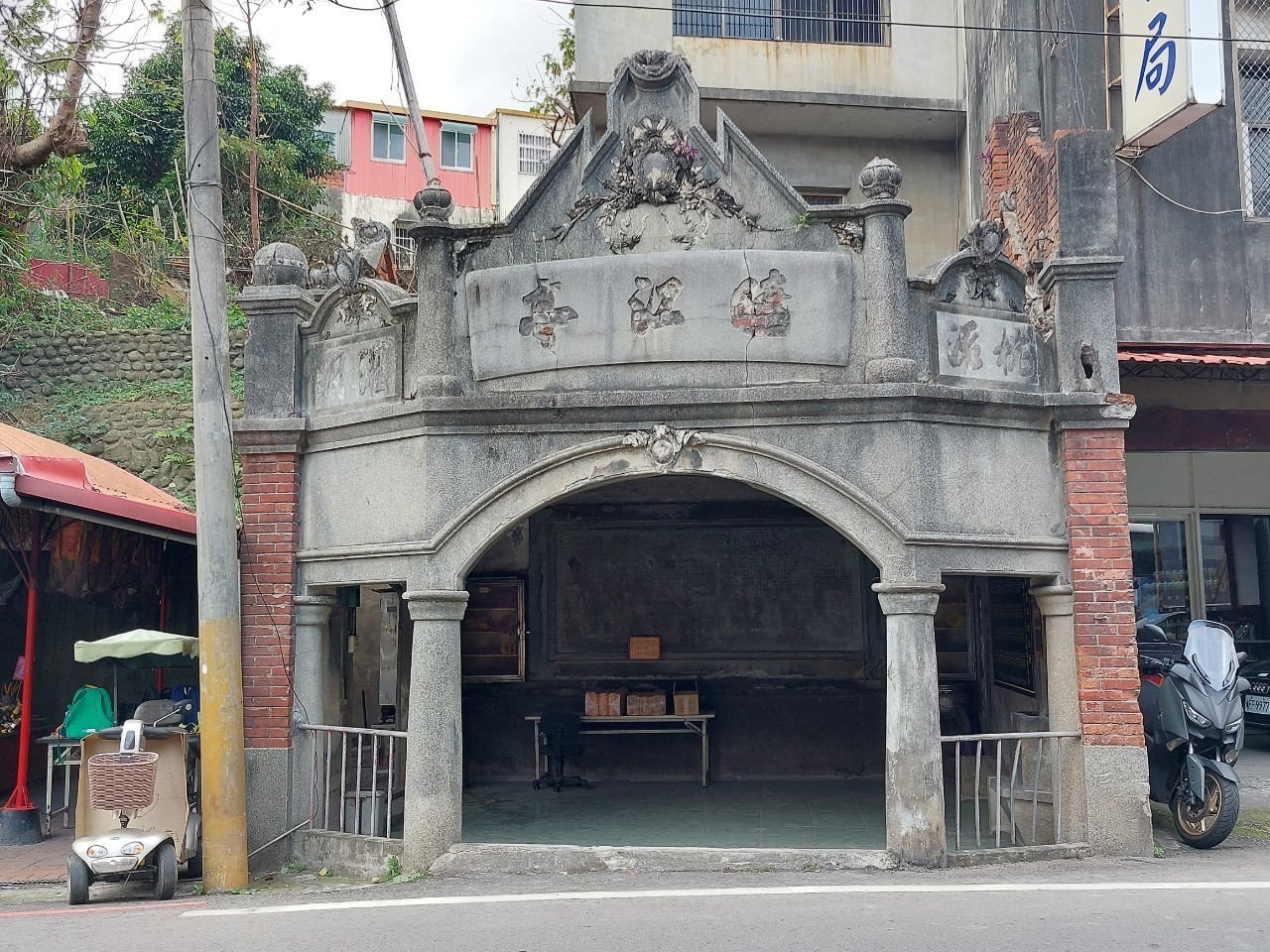 曉江亭係有百年歷史輕便車亭仔。作者提供