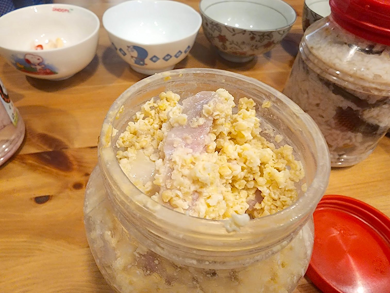 泰雅族以小米醃漬的Tmmyan，可以吃到小米發酵的香味，而其也是最難製作的品項。吳哲銘攝