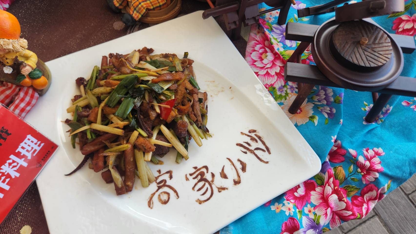 南區場的冠軍店家「胖匠守作料理  」製作的「在地傳統風味客家小炒」。洪俊傑攝