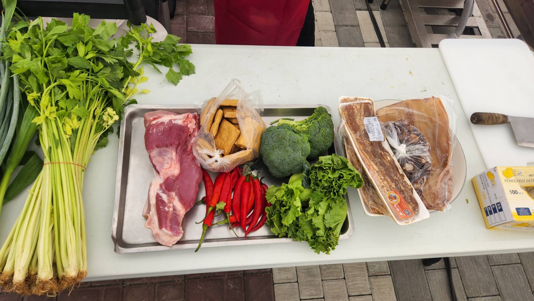 主辦單位準備的食材。洪俊傑攝