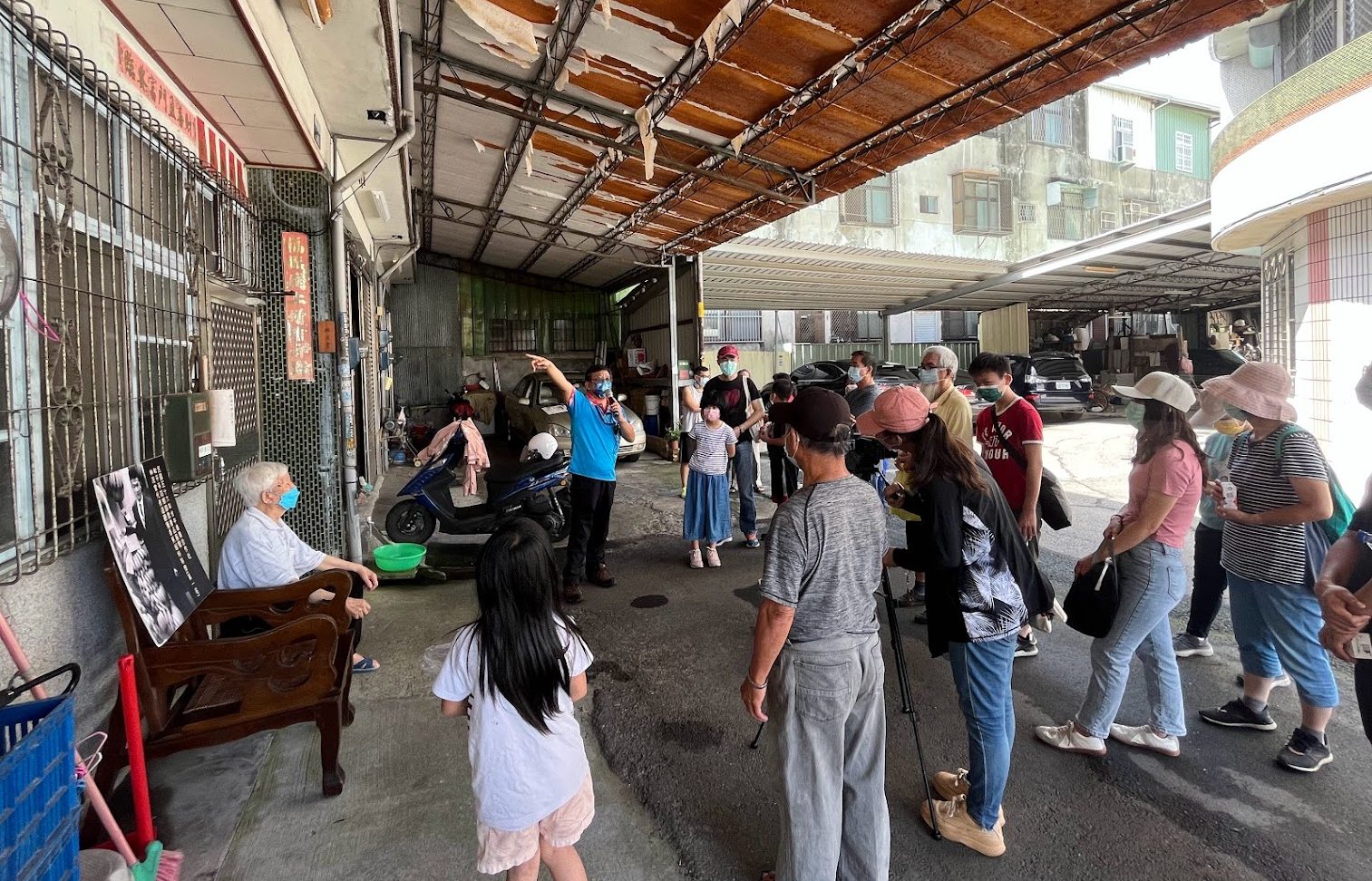 介紹茂堂伯,大家聽得津津有味。吳哲銘攝