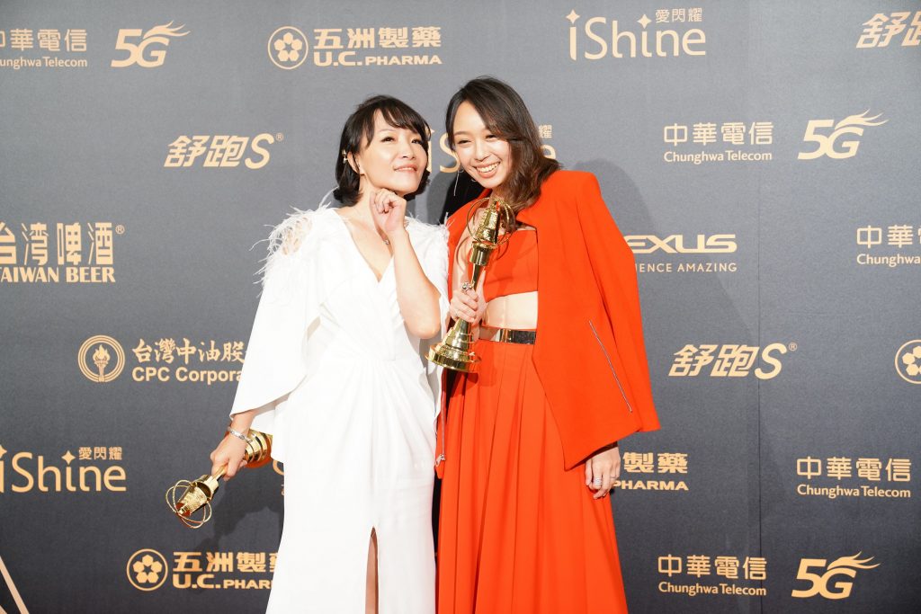 本次的夏令營活動師資有現任講客廣播電臺節目《雁子飛過台三線》主持人徐子雁（左），徐子雁也是榮獲２座廣播金鐘獎的主持人。圖/客傳會