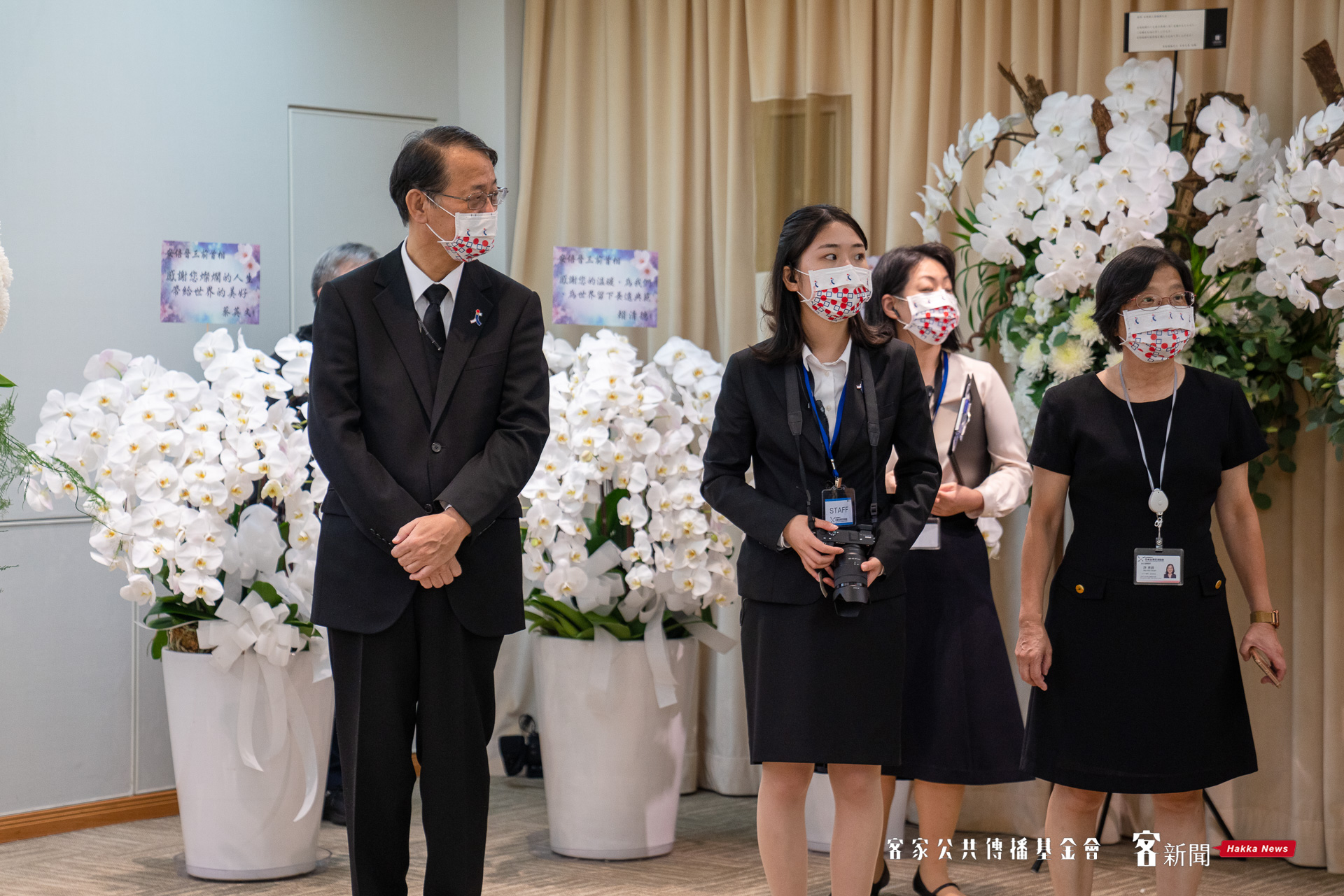 日本台灣交流協會台北事務所代表泉裕泰（左一）。范修語攝