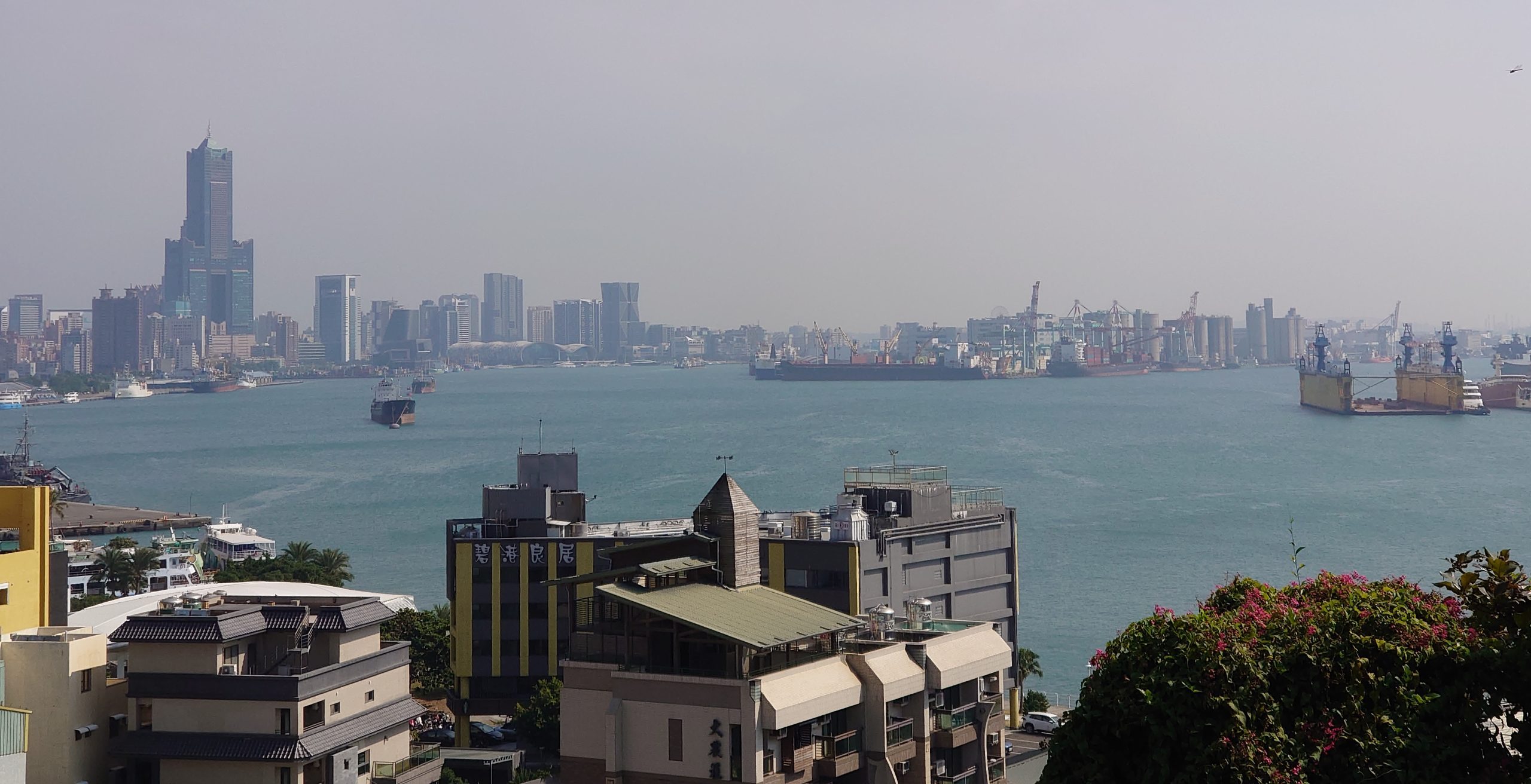 高雄房價攀升,在地人購屋負擔增加。李台源攝