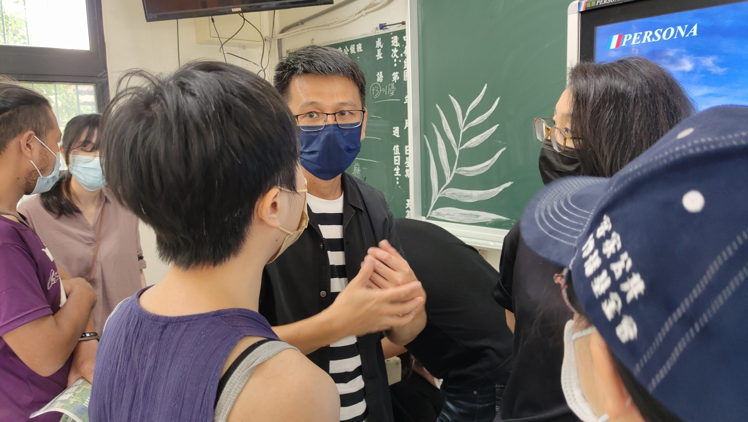 馮天蔚老師與16組桃園、新竹、苗栗、臺中客庄的社區營造夥伴互相交流。蘇佑昇攝