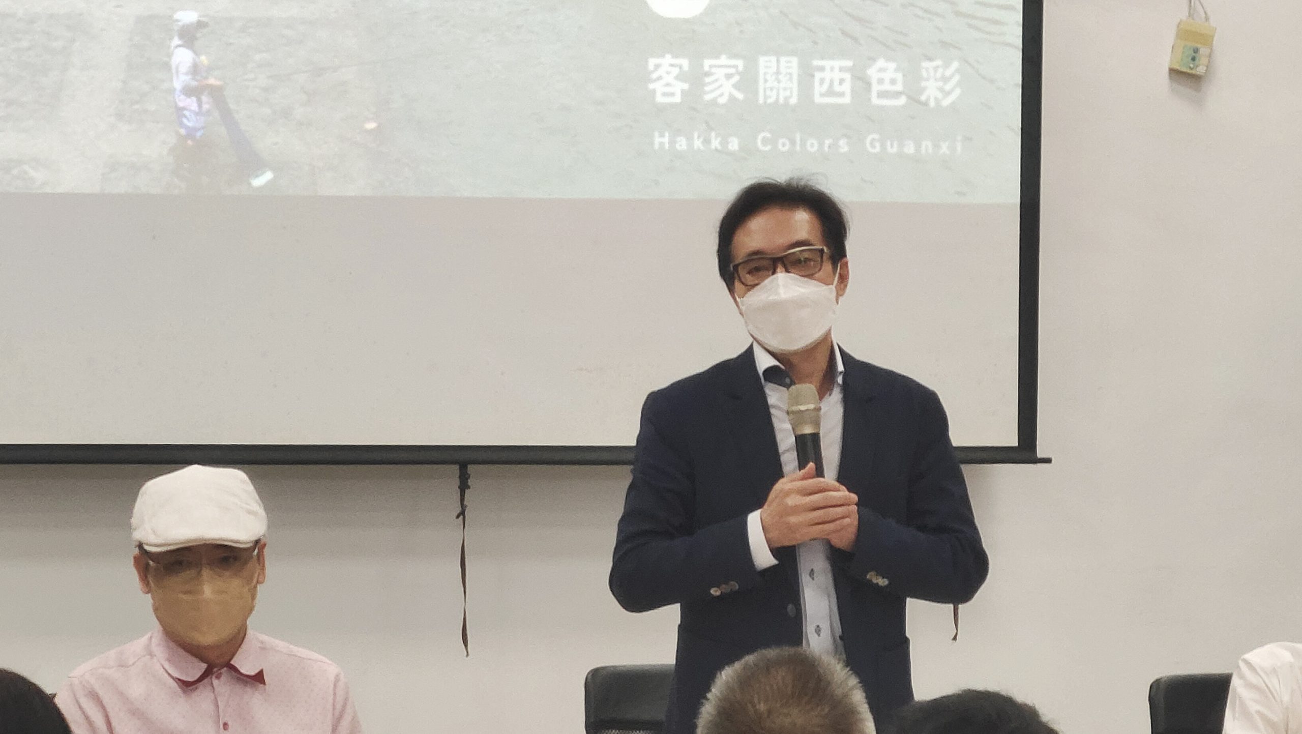 客委會於今日下午在關西鎮公所舉辦的「靚庄-客家關西色彩」發表說明會,客委會副主委鍾孔炤(右)致詞。蘇佑昇攝