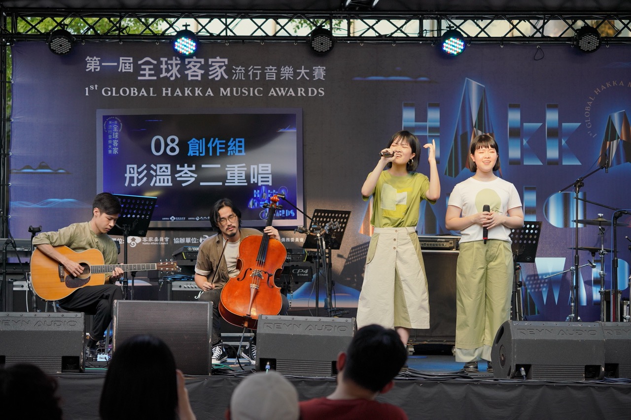 「創作組」彤溫岑二重唱演出。莊勝鴻攝