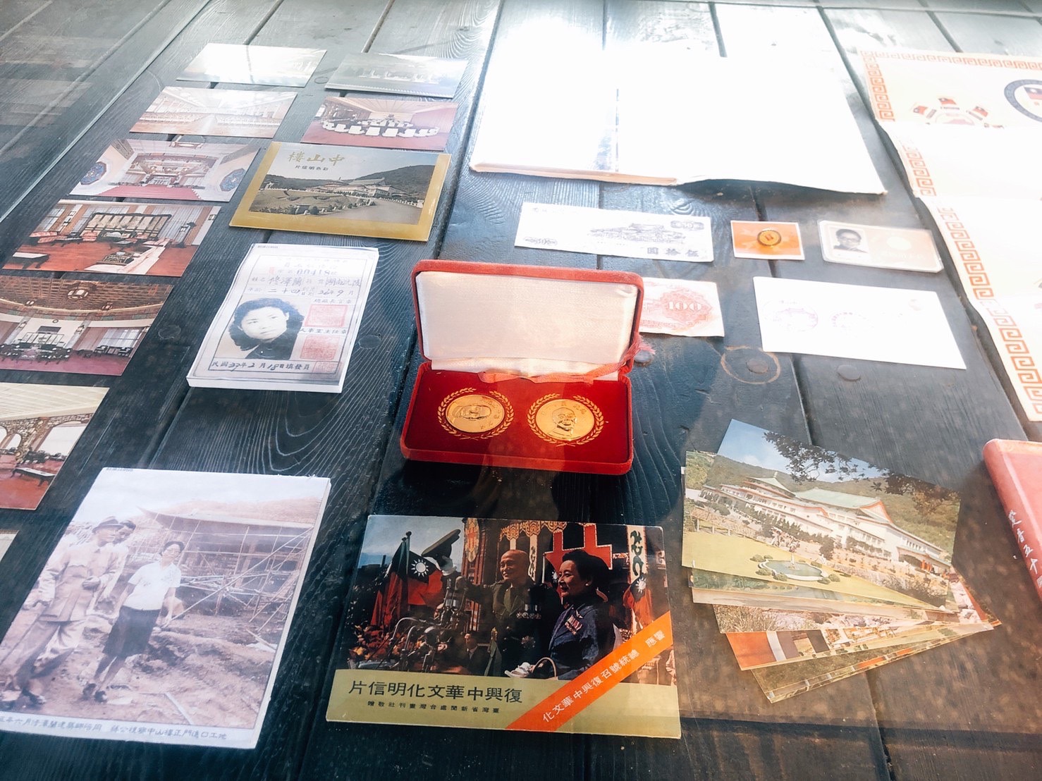 修澤蘭在1956年成立了「澤群建築師事務所」；1965年，總統蔣介石為了紀念國父孫文的百年冥誕，決定於陽明山興建中山樓，並指定修澤蘭為建築師，後續更設計了許多公共建物，如：景美女中、衛道中學聖堂與日月潭教師會館等。