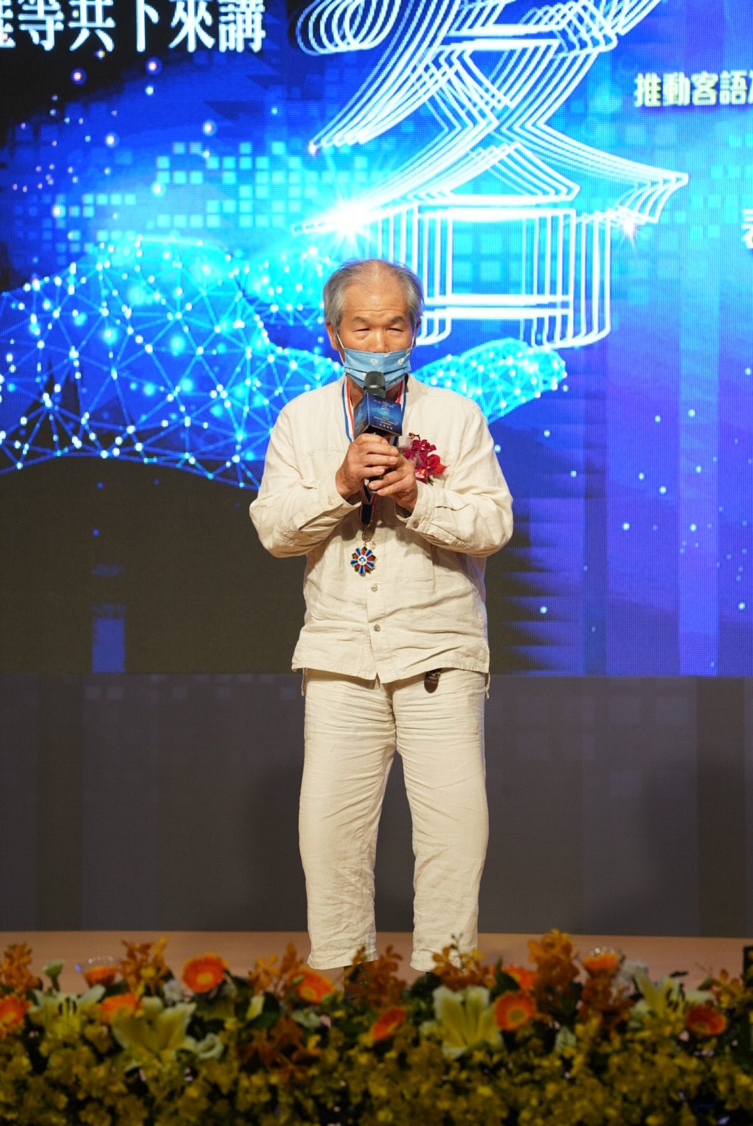 攝影家葉裁上台發表感言。范修語攝