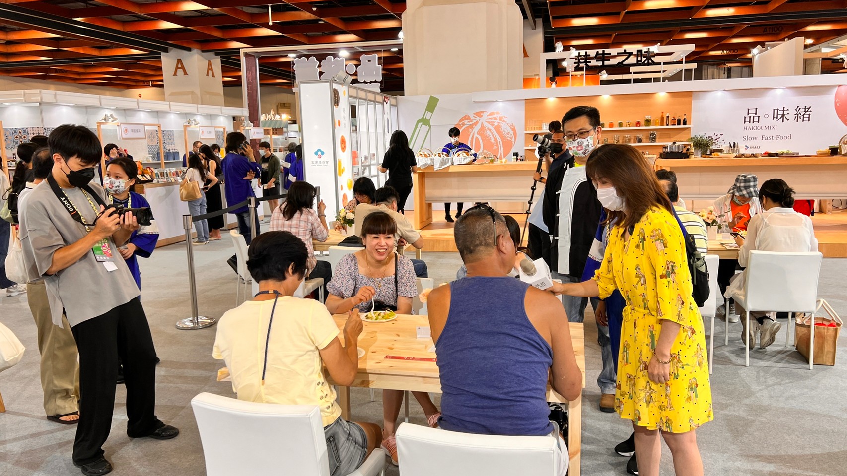 「客家主題館」規劃地方特色產業品牌、客庄餐廳、等路伴手禮區，歡迎民眾把握今日最後一天，趕緊來參觀。