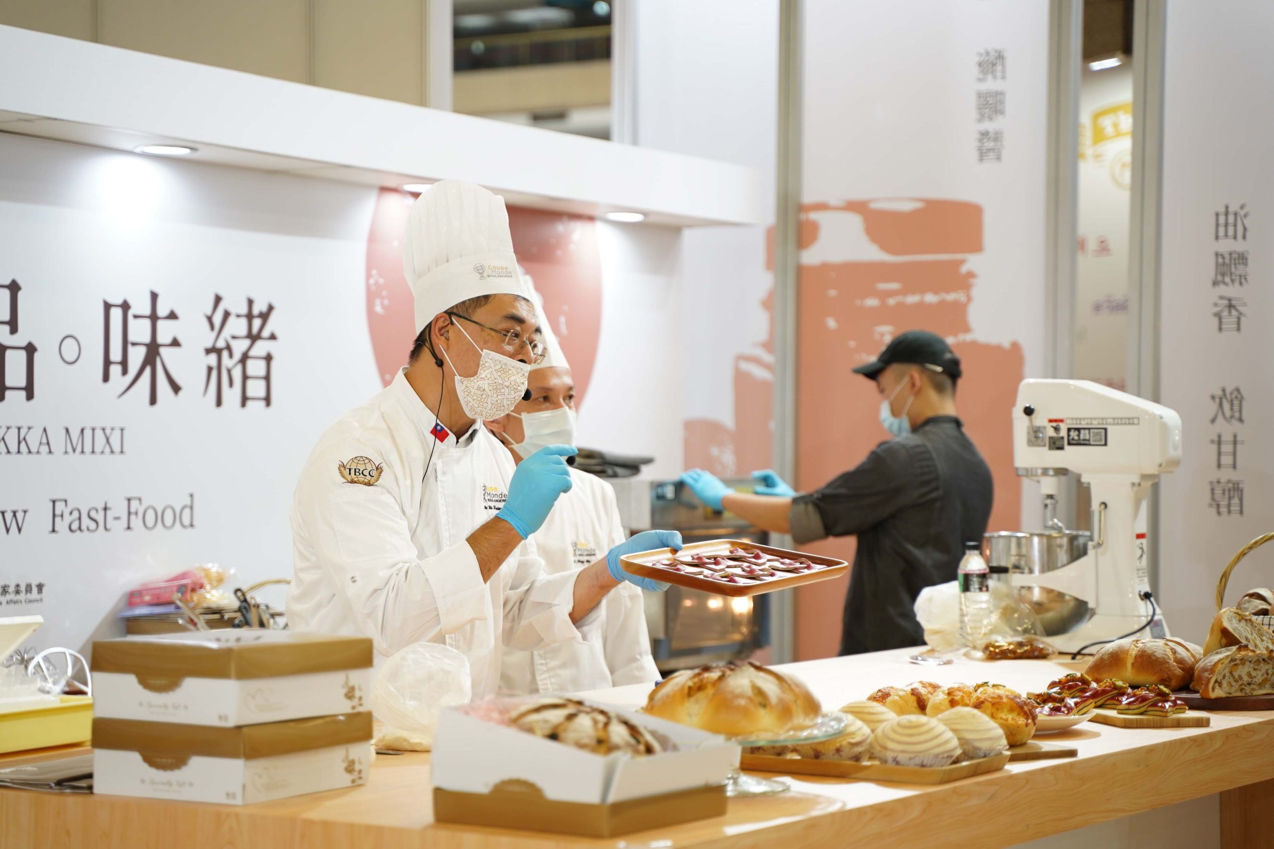 客家館吳武憲師傅將傳統食材融入現代料理中。