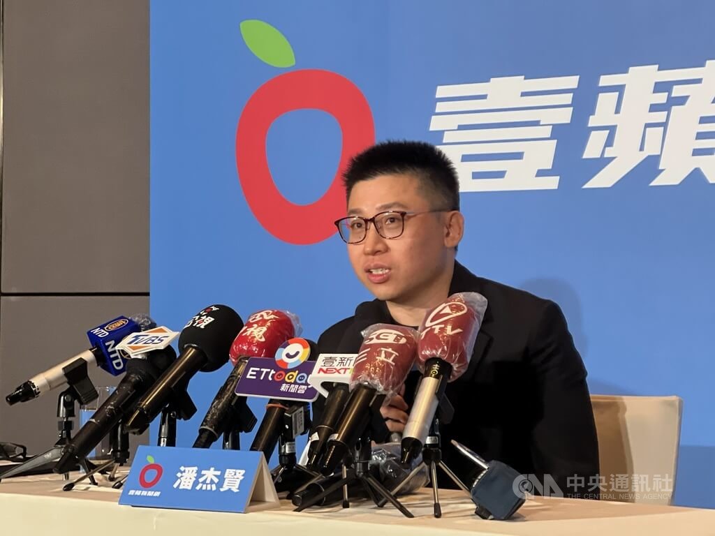 台灣蘋果新聞網買家潘杰賢30日舉行記者會宣布,由於研判目前交易方擁有的文件無法使交易繼續進行,將接收蘋果新聞網員工,成立全新的「壹蘋新聞網」。中央社