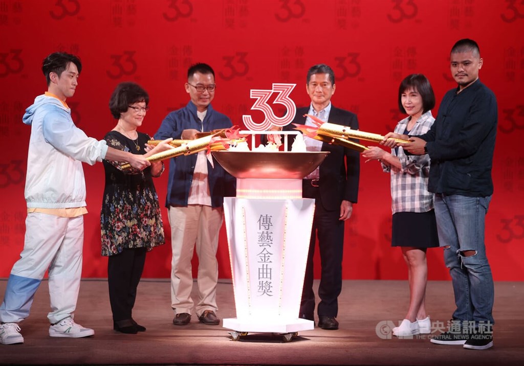 楊麗花、奇美文化基金會　獲傳藝金曲獎特別獎