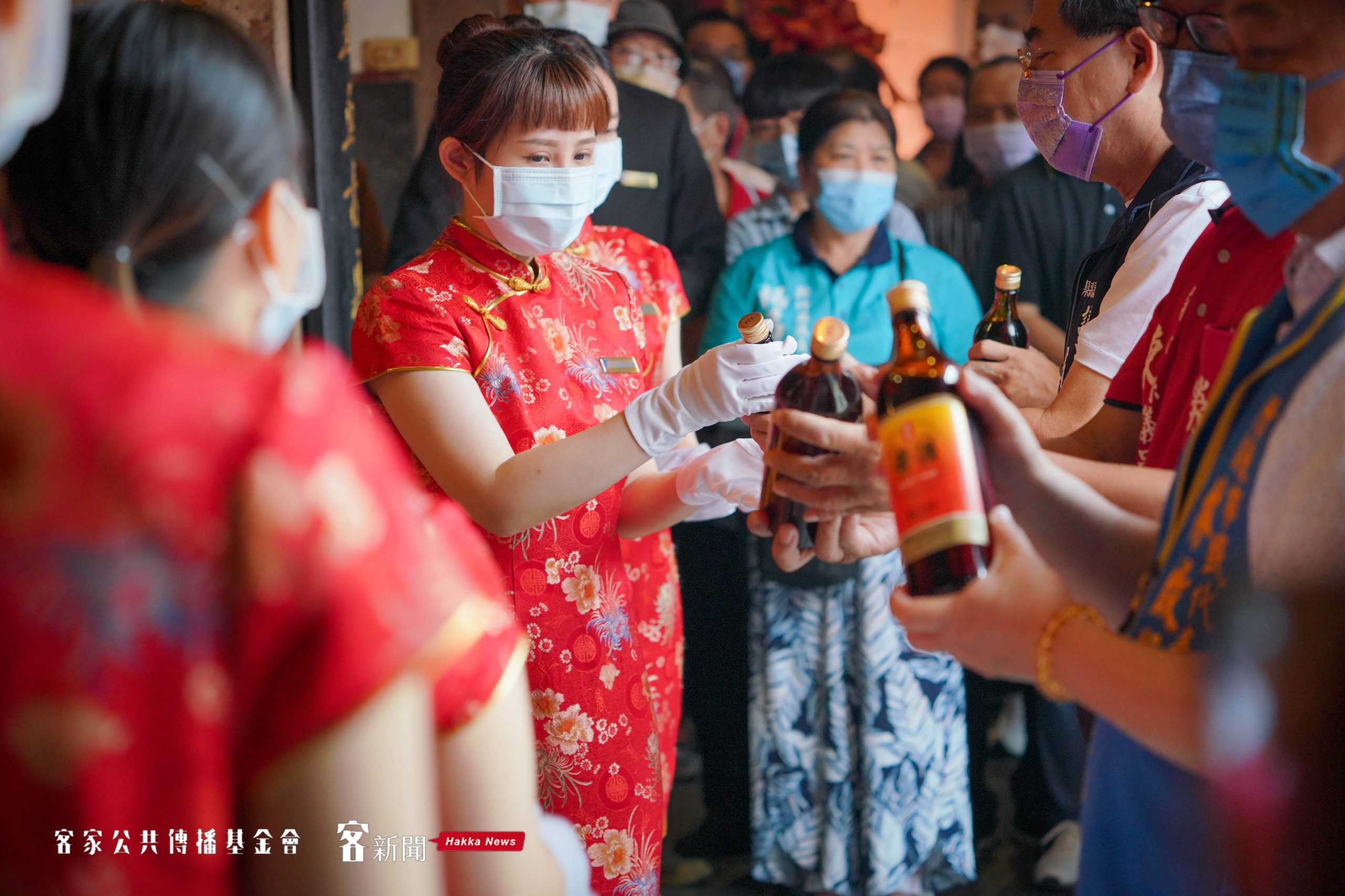 場內祭祀隆重莊嚴,場外表演鑼鼓喧天,全場氣氛相當熱鬧。莊勝鴻攝