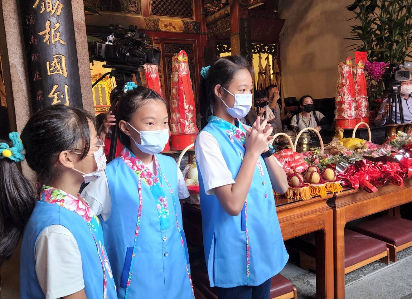 祭祀典禮首次由小學生擔任禮生工作。洪俊傑攝