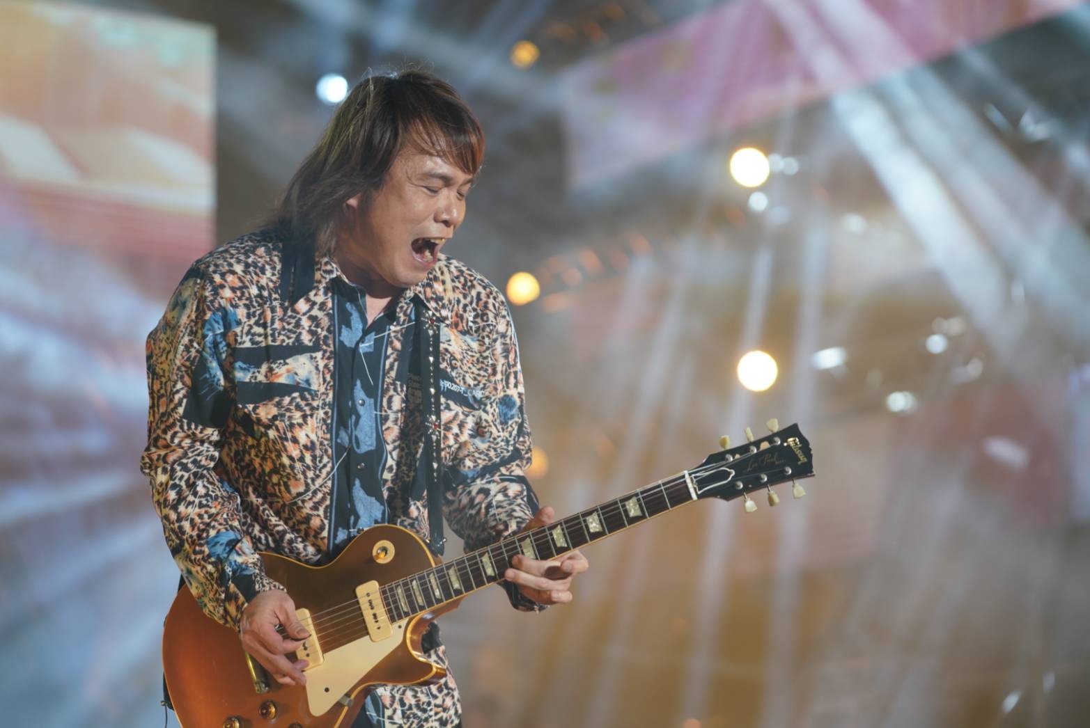 伍佰一連8首搖滾歌曲家安口曲,不間斷演出嗨翻新竹縣府廣場舉辦的義民之夜!宋佩遙攝