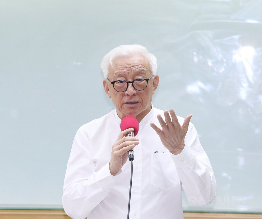 聯電前董事長曹興誠接受媒體專訪時透露,申請回復中華民國國籍。中央社