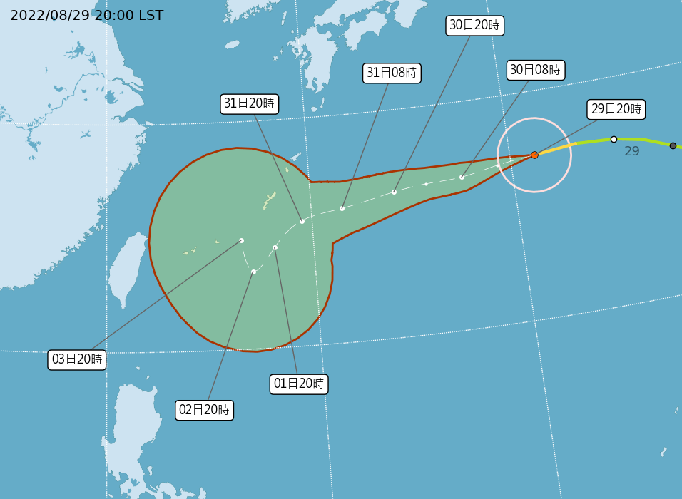 中颱軒嵐諾持續朝西前進,9月1日至3日在琉球南方海面打轉,台灣北部、東北部受外圍環流影響易有間歇性降雨。翻攝中央氣象局