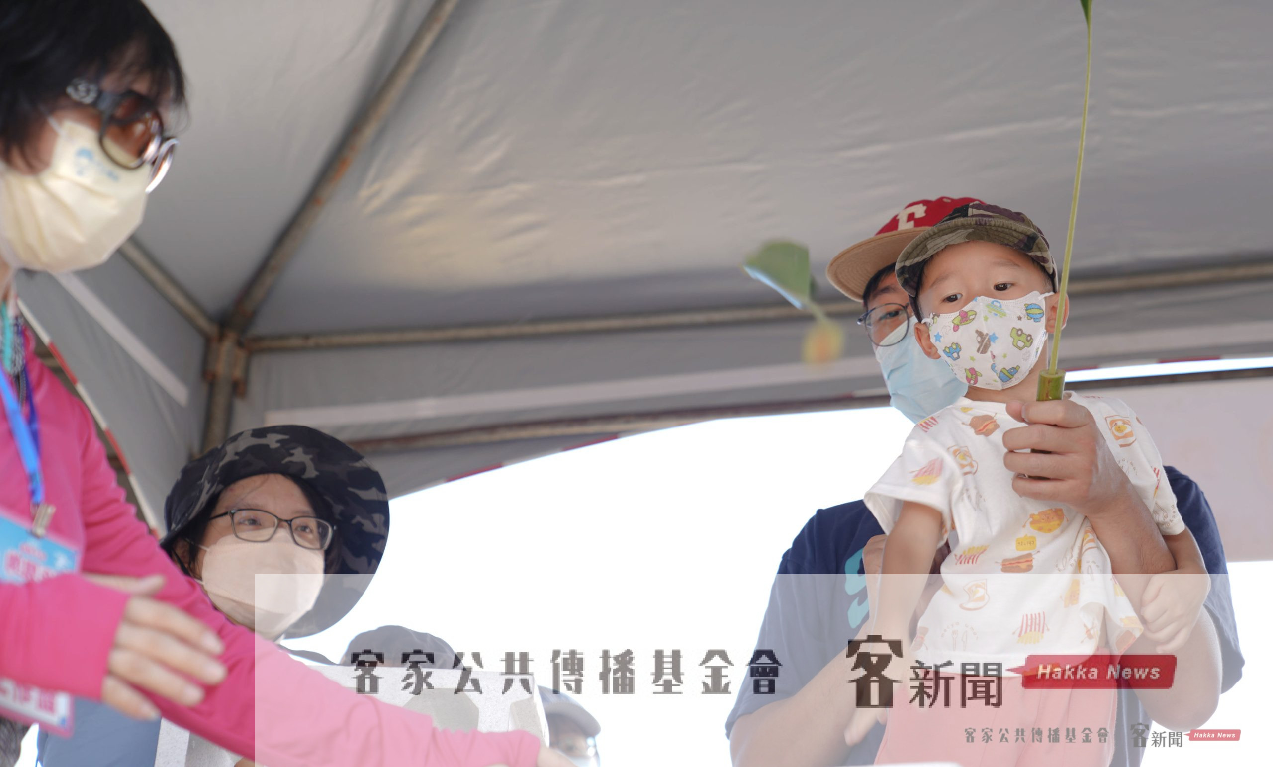 義民祭開幕式周邊闖關活動遊戲,投擲。洪俊傑攝