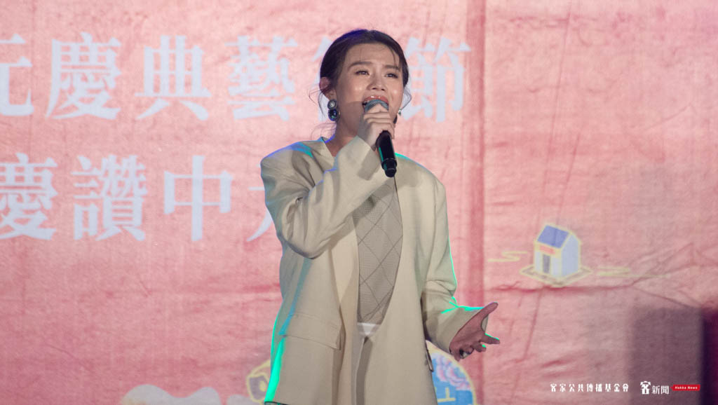 中壢「中元慶讚之夜」音樂會,朱海君演唱《夢見蘇西》。洪俊傑攝