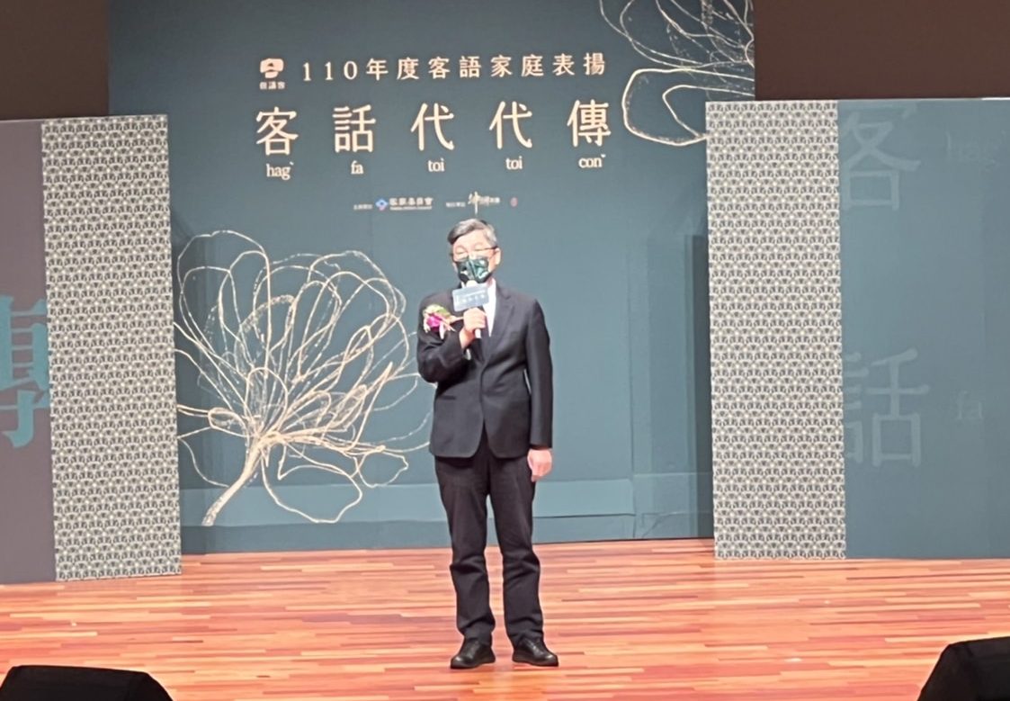 客委會主委楊長鎮說,以前被教育講國語才是好學生,講方言是不好的,但現在我們要教育自己的下一代,共同推動母語文化認同。客委會提供