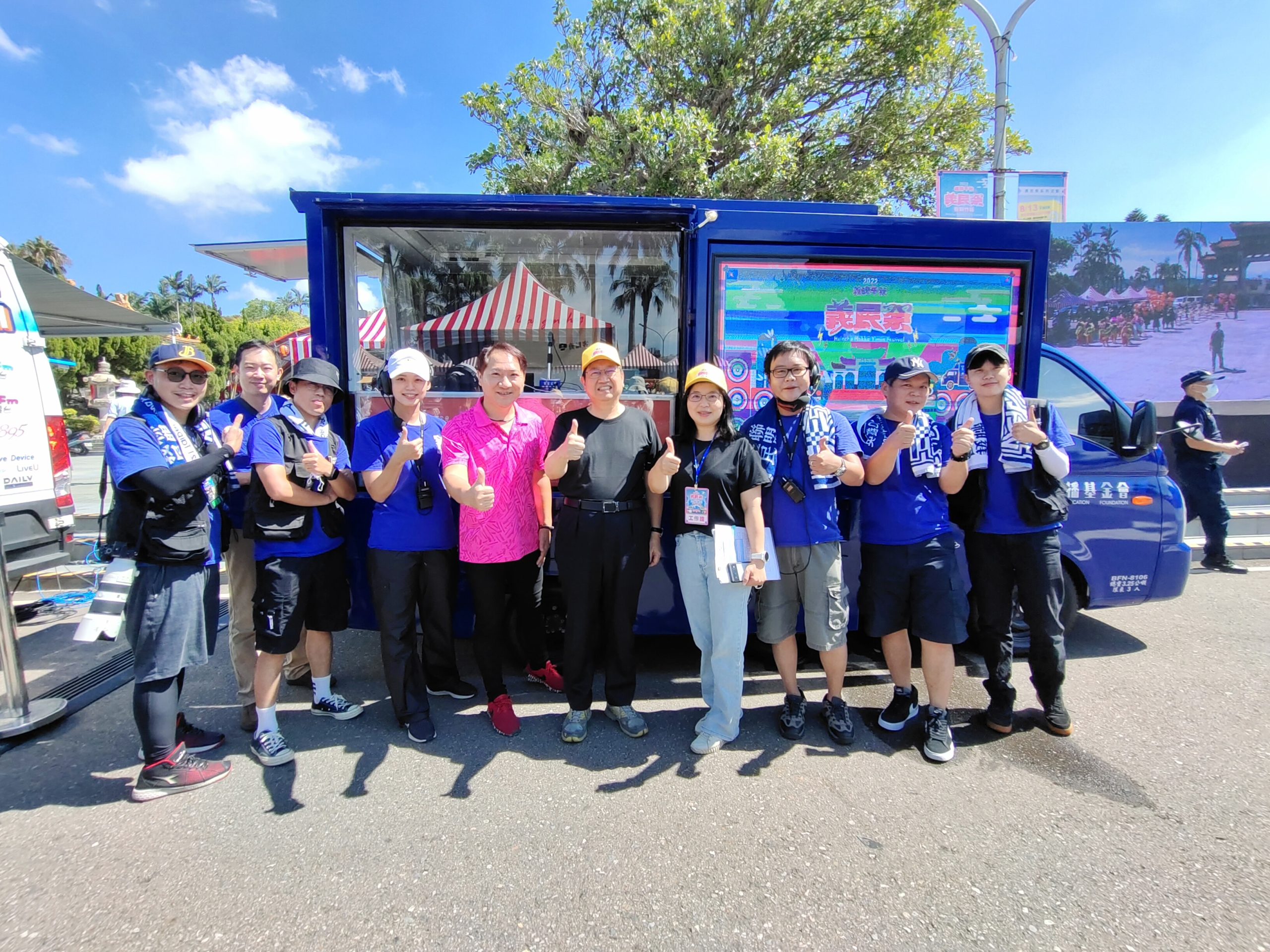 講客號團隊在義民祭現場為全國讀者服務。洪俊傑攝