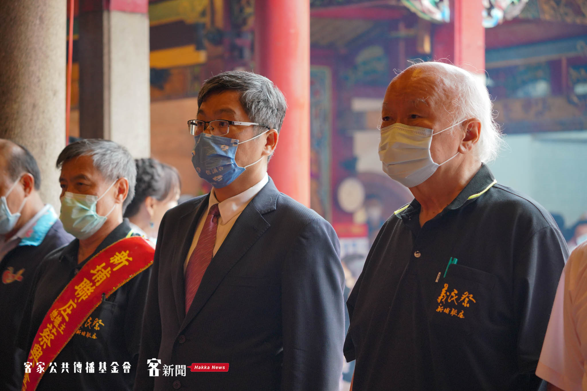 客委會主委楊長鎮祭拜義民爺。莊勝鴻攝