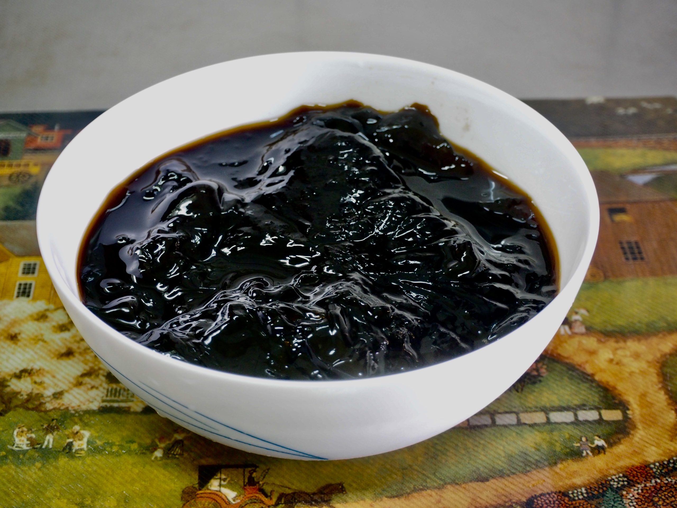 仙草凍日是夏日最佳解署食品。蕭秀琴攝