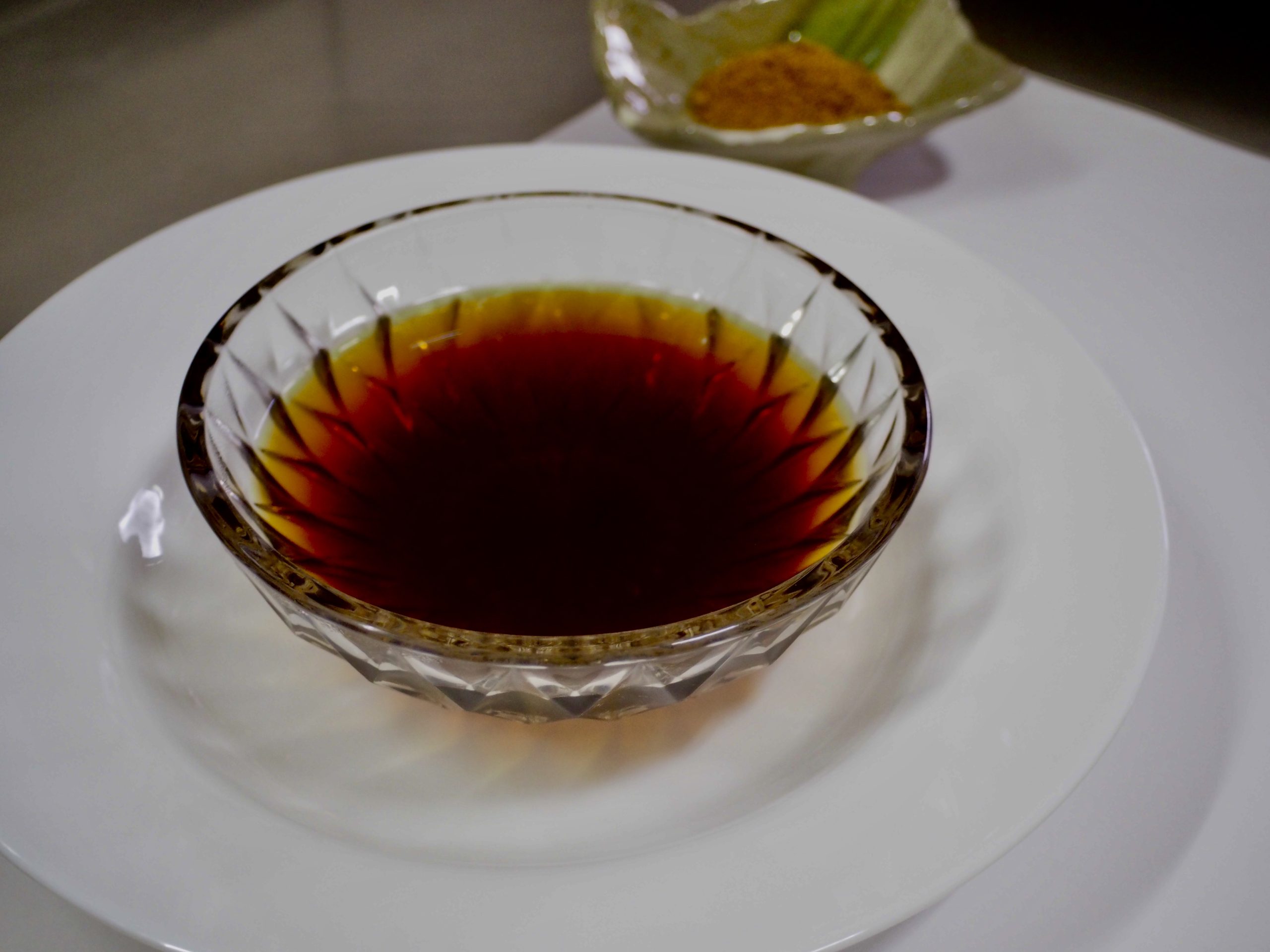 仙草茶加烏糖最對味。蕭秀琴攝