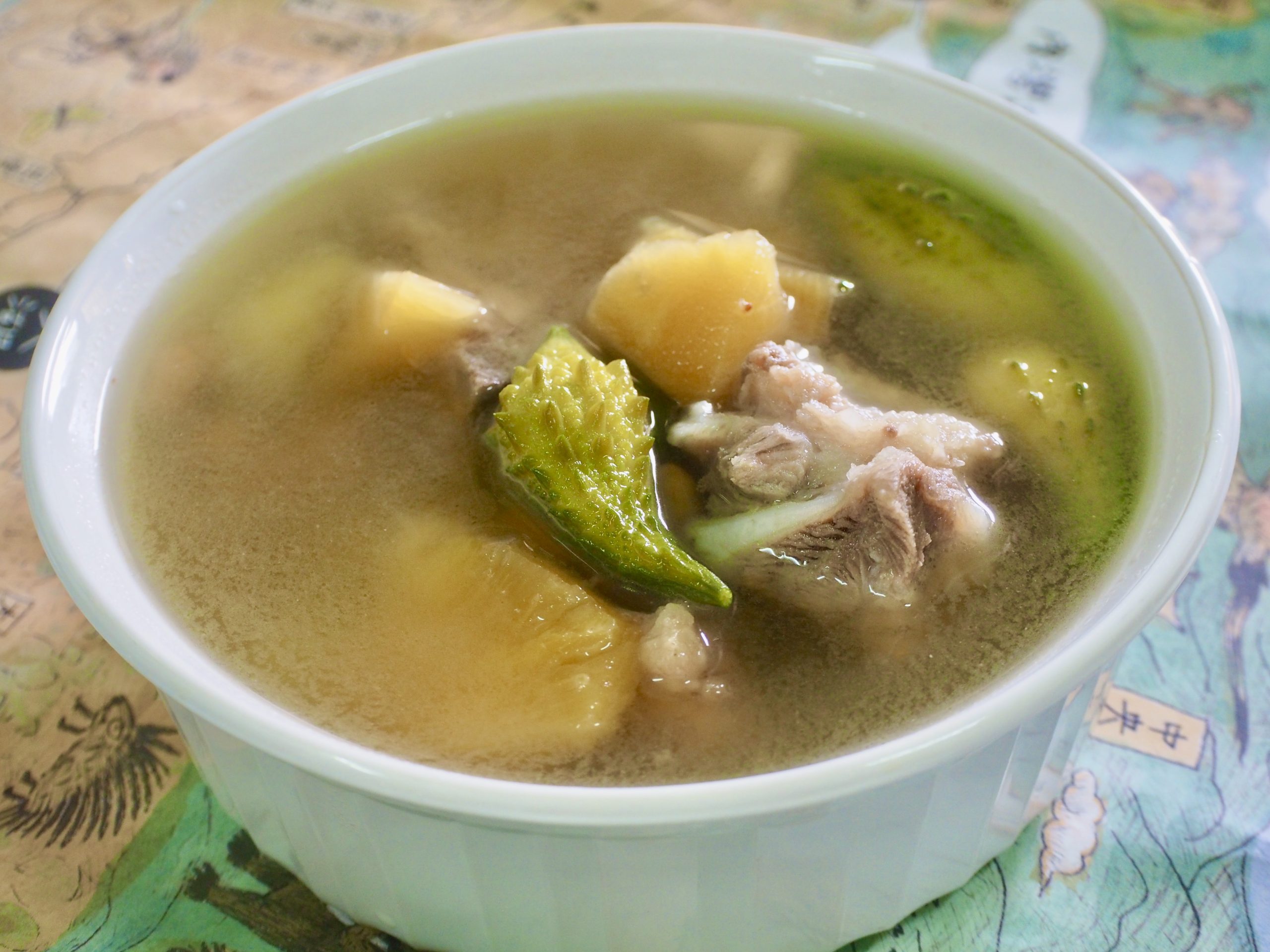 苦瓜鳳梨排骨湯，要用台灣原生種山苦瓜才夠味。蕭秀琴攝