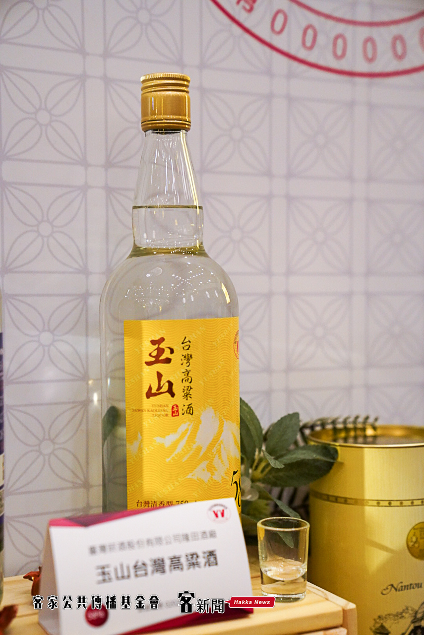 財政部國庫署署長蕭家旗,力推榮獲優良酒類認證的台酒玉山台灣高粱,台酒每年上繳新台幣70億元盈餘,對國庫貢獻重大。宋佩遙攝