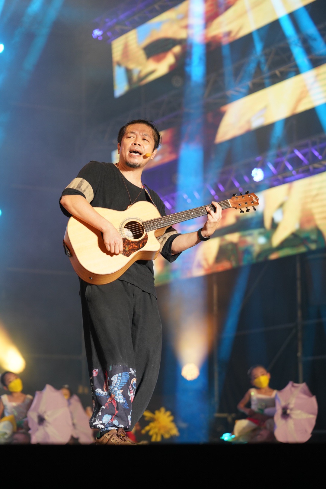客家歌手劉榮昌現場演唱。宋佩遙攝