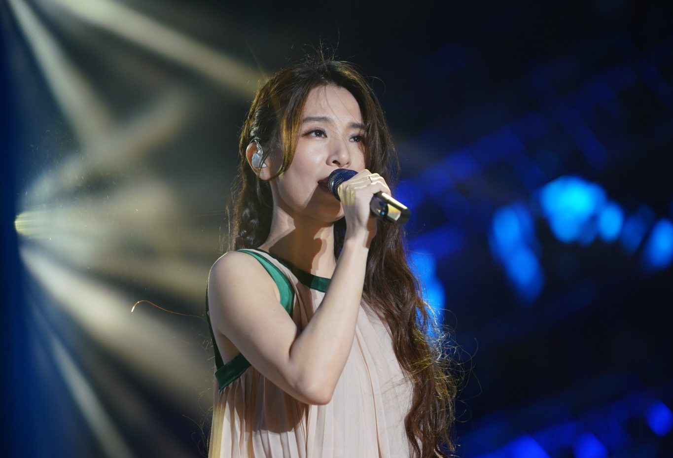 田馥甄演唱。宋佩遙攝