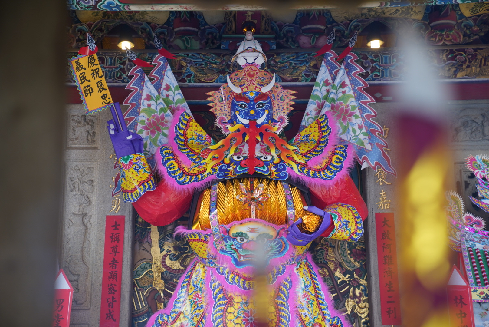 明天孤魂蒞臨後，由大士爺掌管秩序。宋佩遙攝