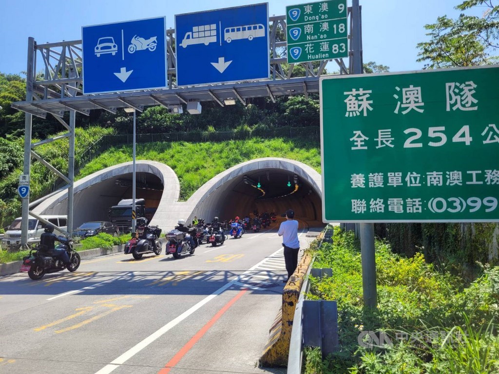 蘇花改開放大型重機通行