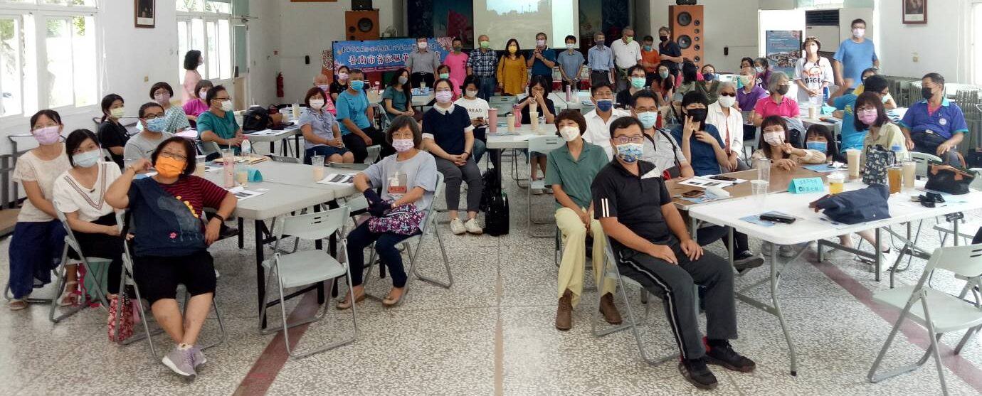 「白河頭前溪流域暨鄰近區域資源調查工作坊」有來自台南市的白河區竹門國小、河東國小、內角國小、玉豐國小等學校老師,與樂齡學習中心伯公伯婆及台南市店仔口文教協會,熱情參加!台南市客委會提供
