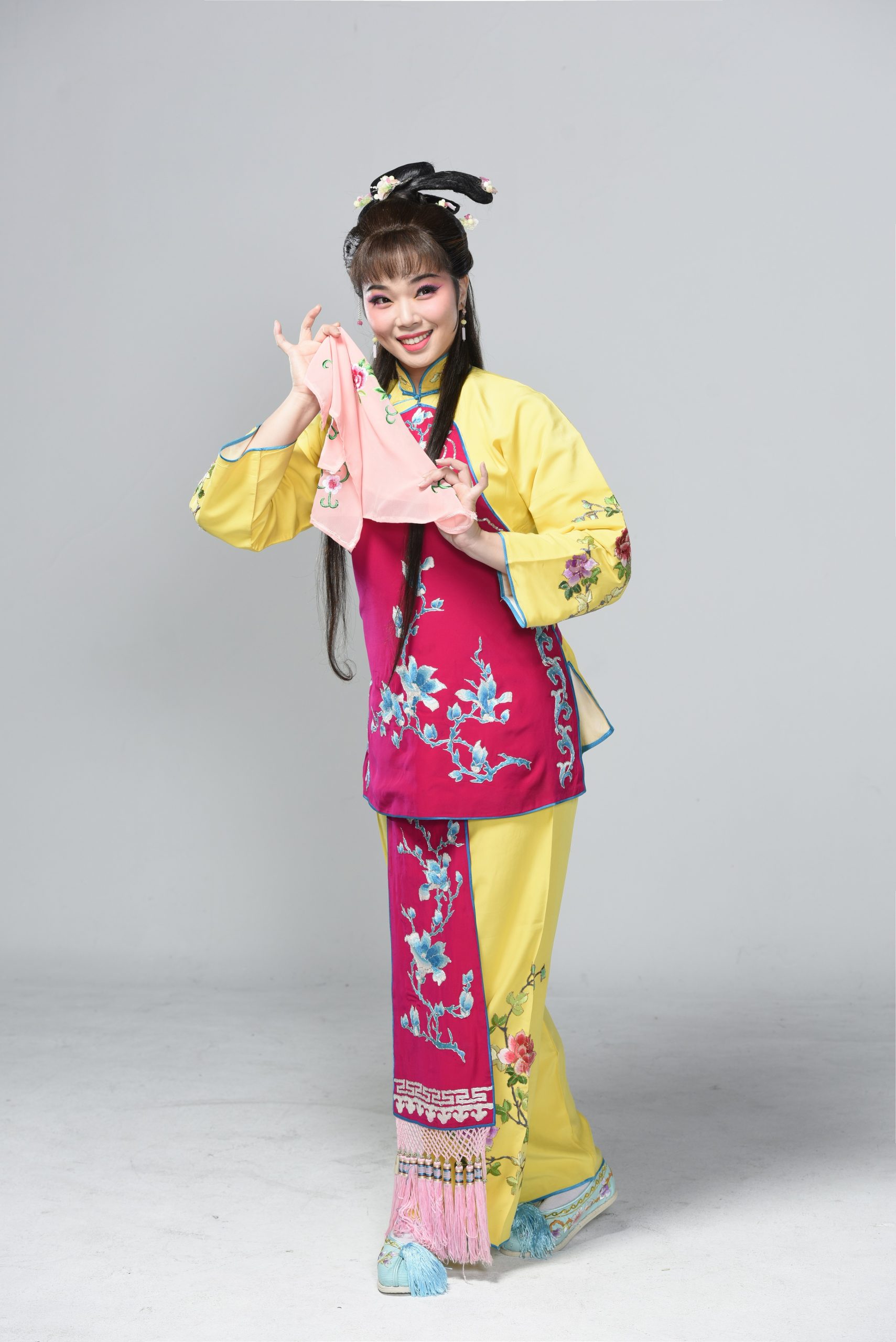 女主角－陳秀英，由文武兼備的陳怡婷飾演。圖／新北市客家局。