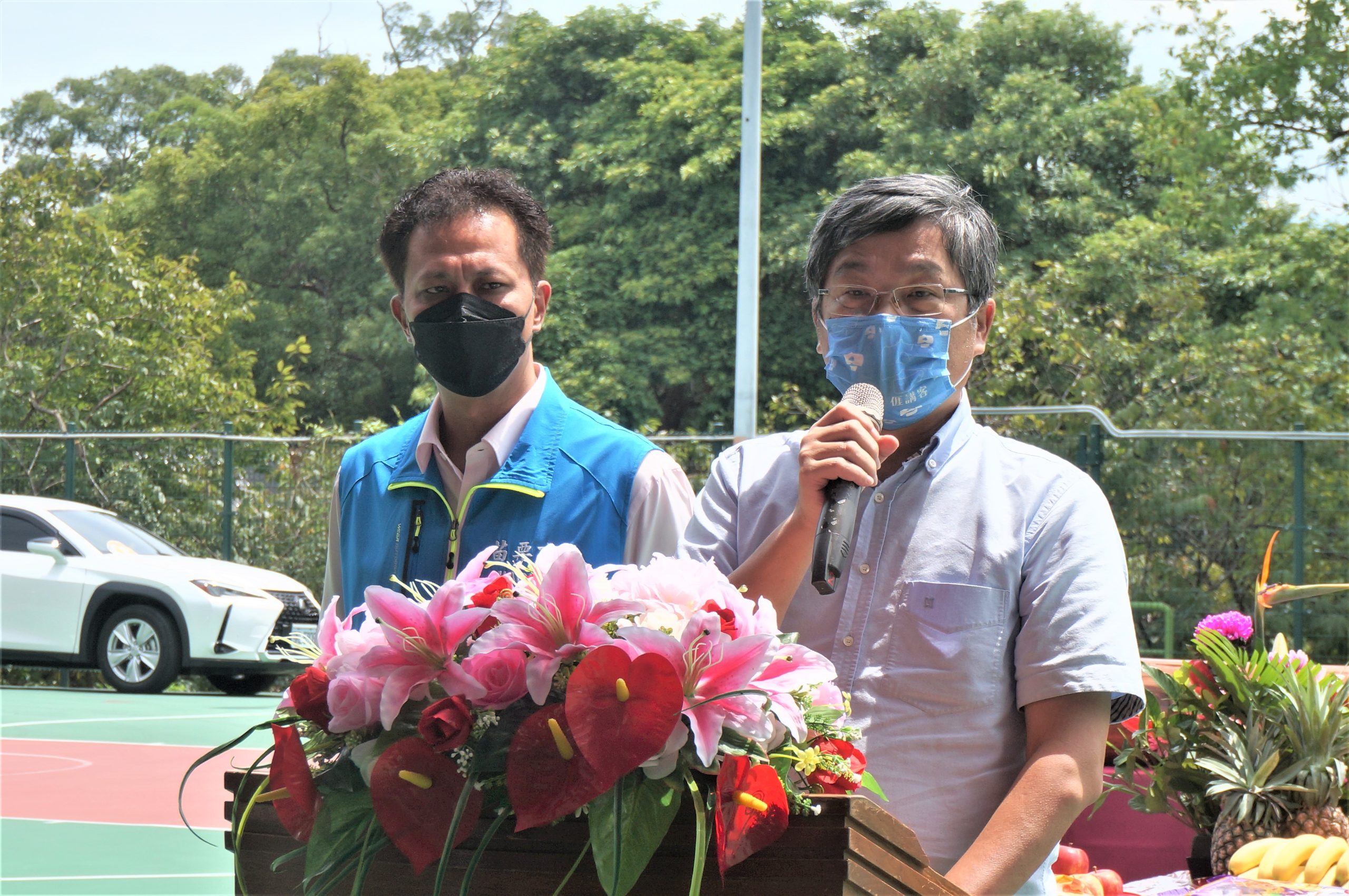 客委會主委楊長鎮表示，風雨球場的工程目前已經進入第三階段，楊長鎮在現場向大家保證，風雨球場一定是全臺灣最美、規模最大的「荒野花園」。