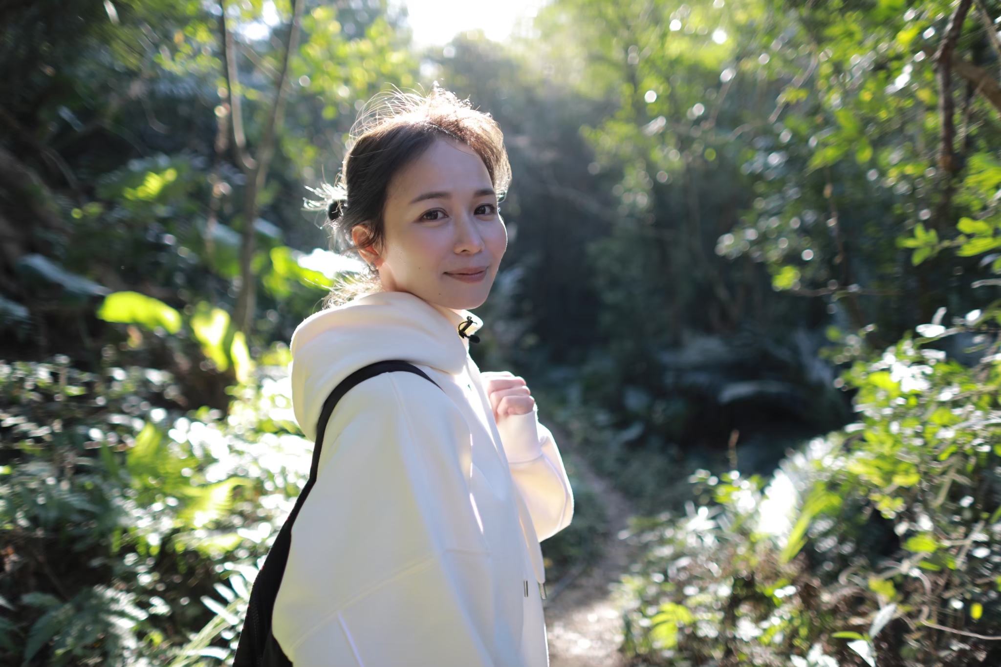 陳明珠與客家公共傳播基金會合作拍攝的《山上優雅》行腳節目，帶大家走讀樟之細路客庄古道，輕鬆吃喝玩樂，該支影片也已上架Taiwan(TaiwanPlus）國際影音平台。