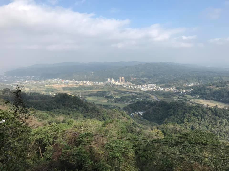 廟坪遠眺九讚頭。作者提供