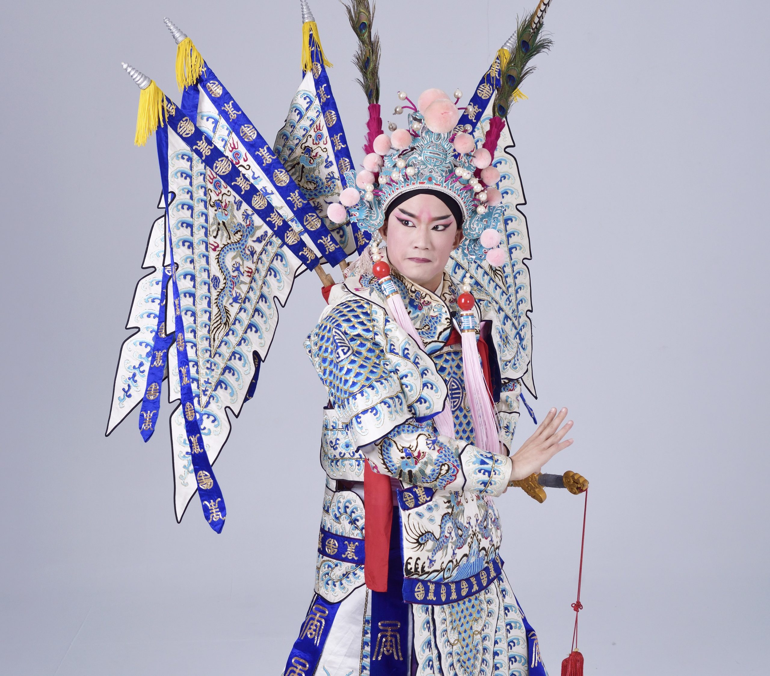 真假難分－王富岡，由帥氣武生胡宸宇飾演。圖／新北市客家局。