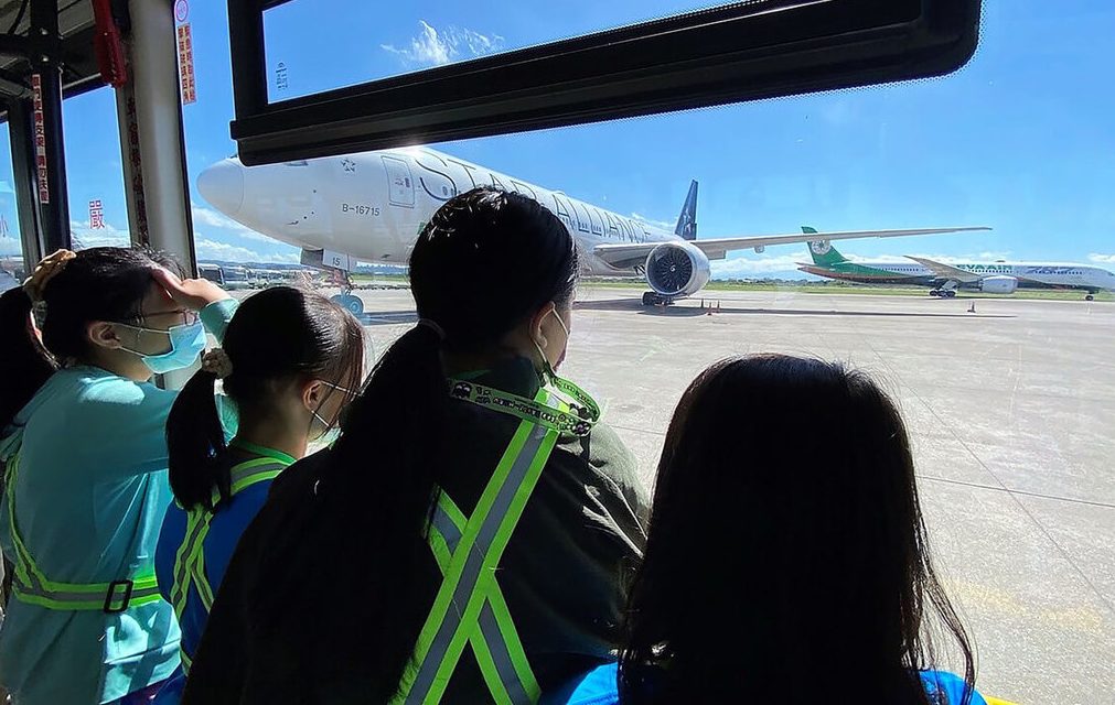 世界旅遊日　桃機邀周邊學校師生參訪飛航作業