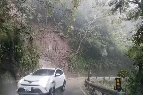 復興區台7線58.6公里12日發生土石坍方。照片：復興工務段提供