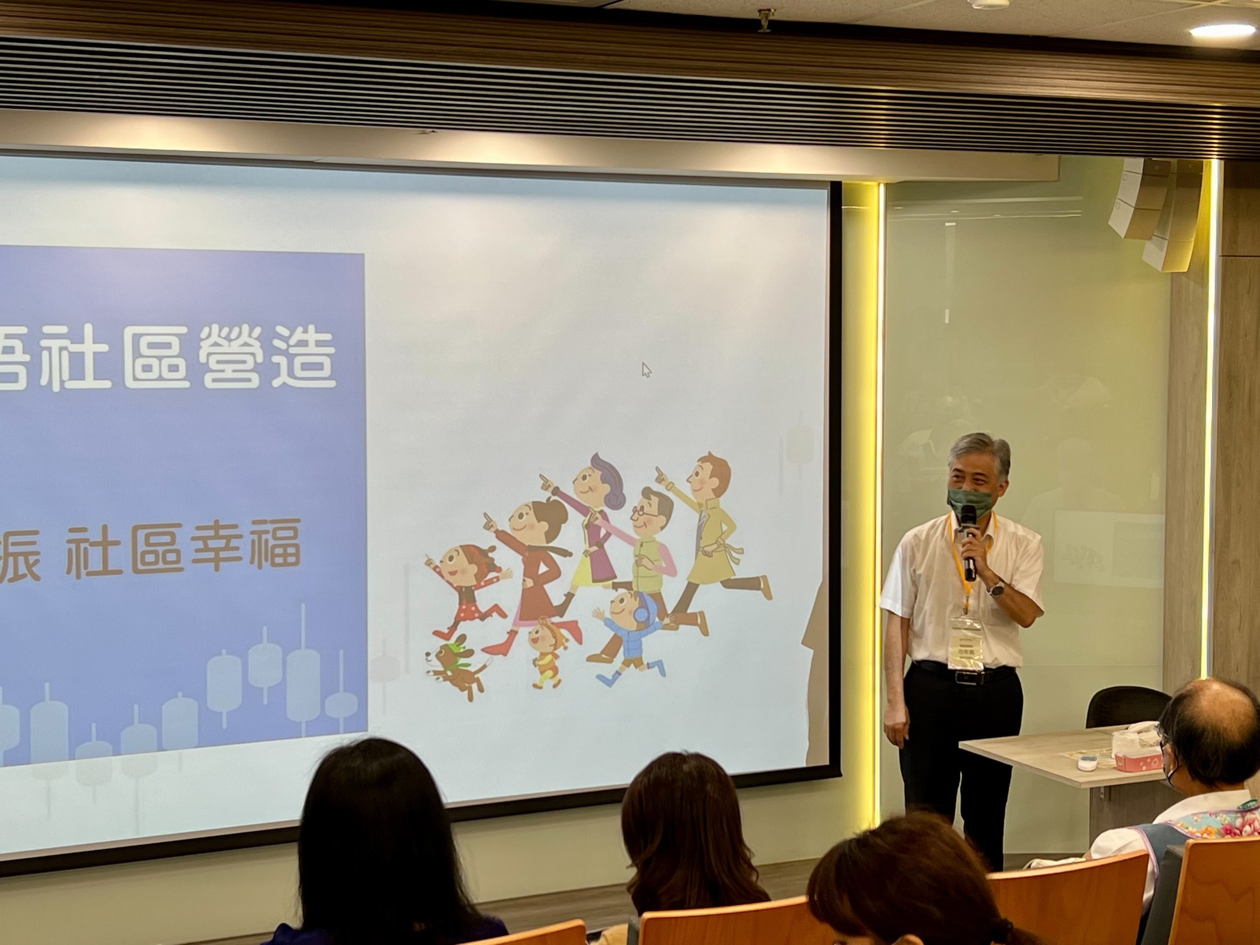 客委會副主任委員范佐銘希望大家能一起，用「一代人」三十年的時間，共下把客語救回來！也鼓勵各界踴躍申請112年度「111年度客語社區營造計畫」。客委會提供