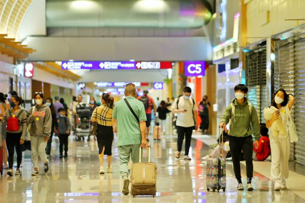 觀光局14日表示出入境團客指引已經通過。許多旅遊業者指出，禁團令解除後才能開始組團，且希望至少1個月前就要先行告知，否則根本來不及。（中央社）