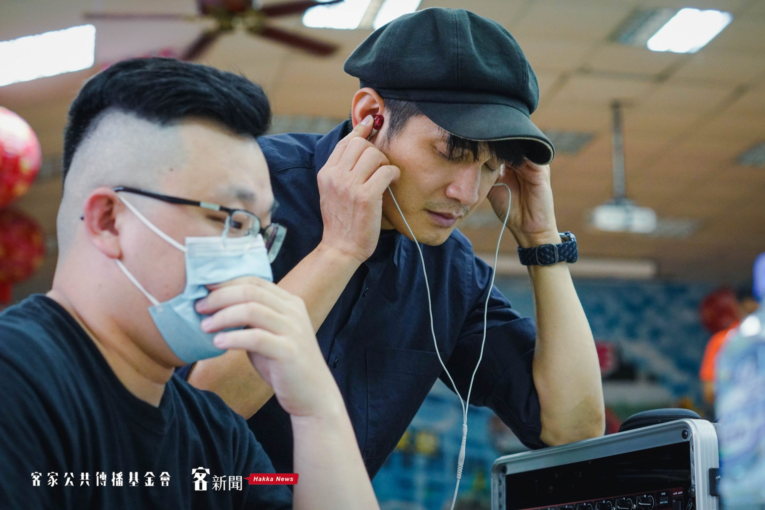 羅文裕與製作團隊確認錄音情形。宋佩遙攝