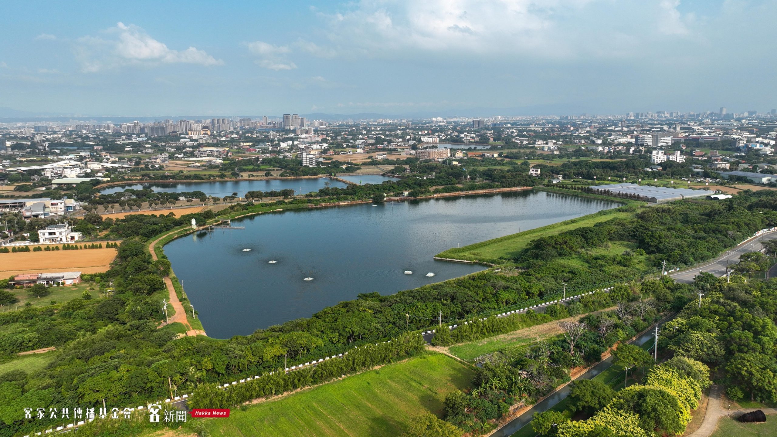 崙坪文化地景園區四周相當開闊，是民眾假日小旅行的好去處。宋佩遙攝