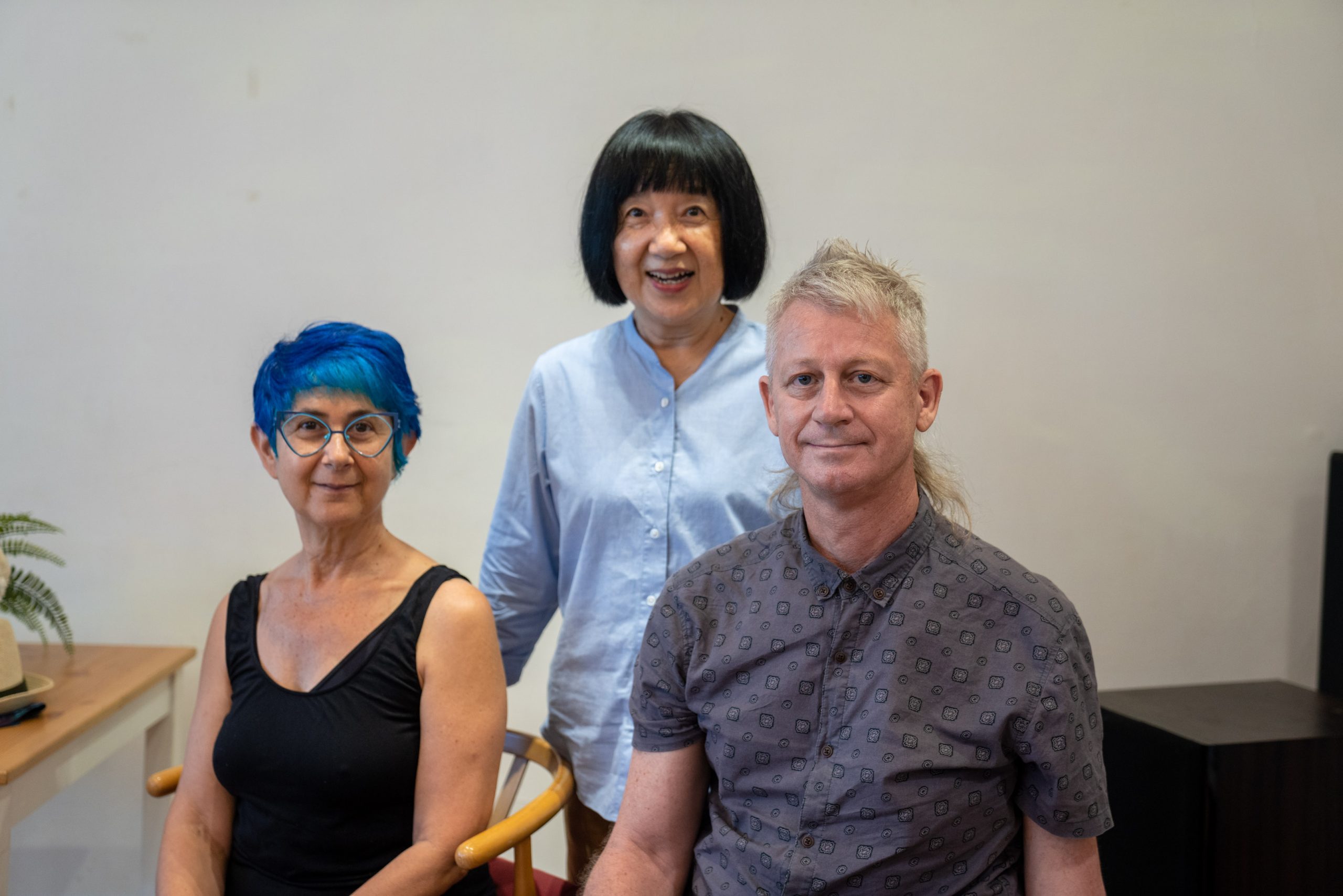 澳洲來的影像藝術家Suzon Fuks 和 James Cunningham 來到臺灣結束八天隔離後，就開始馬不停蹄地前進客庄，展開拍攝影像及聲音採集工作。范修語攝