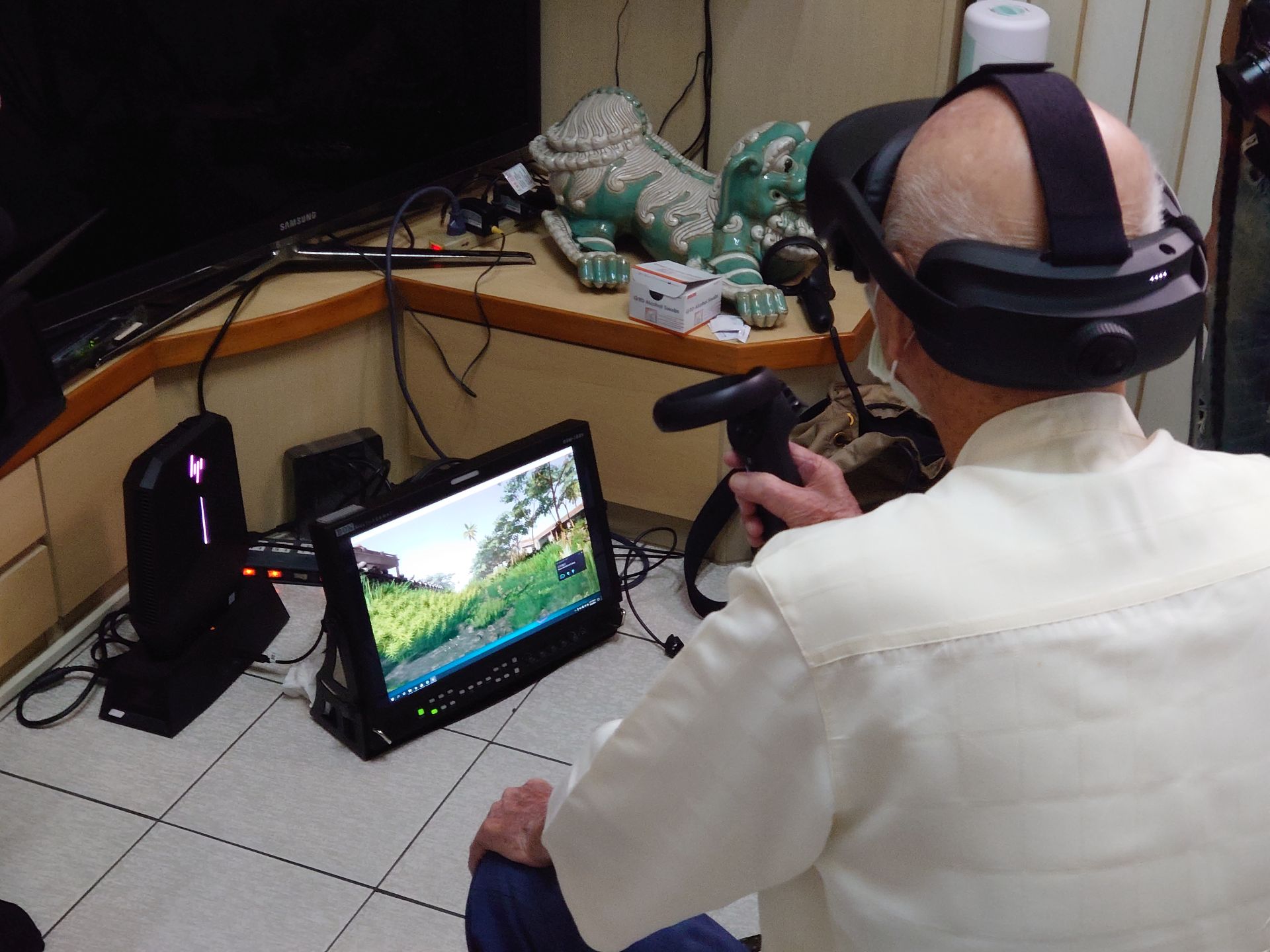 劉安明2021年實際體驗《浮光童夢——五溝水》VR影片。李台源攝
